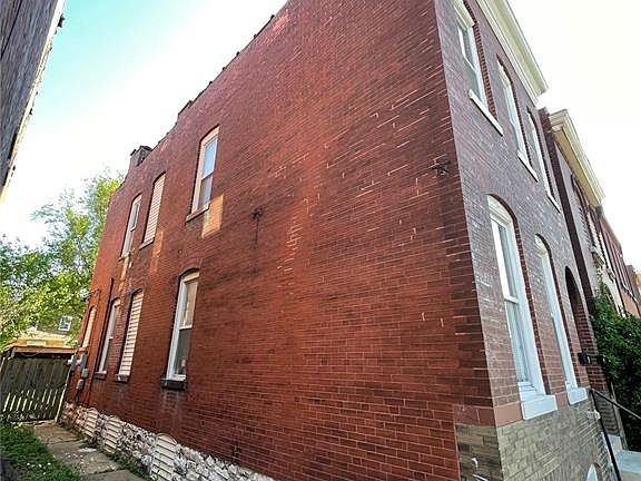 3rd image of 3104 Wyoming St