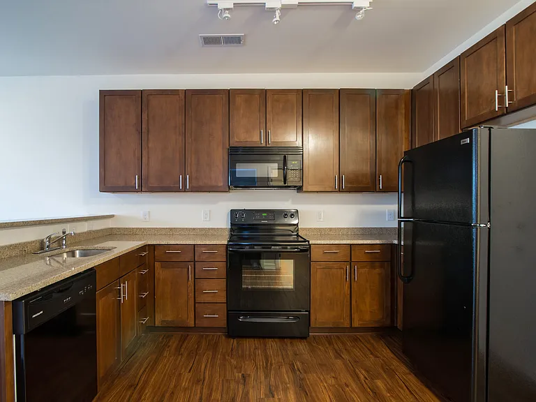 Catherine 36 Apartments — Photo 29