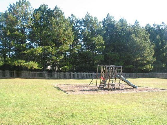 3rd image of 8 Market Cir