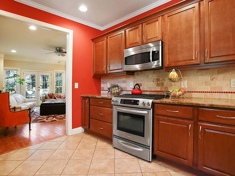 1084 Country Ln NE — Photo 5