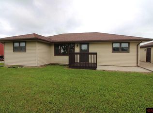 602 Dutton Dr, Ellendale, MN 56026