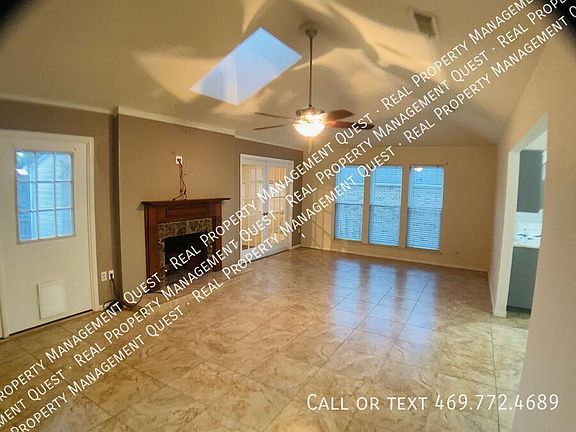 4th image of 3433 Country Club Dr