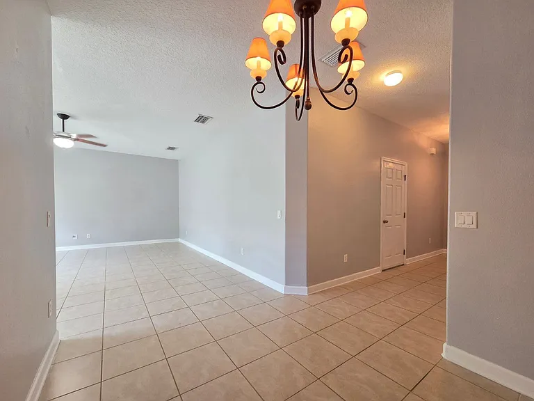 337 Coral Beach Cir — Photo 3