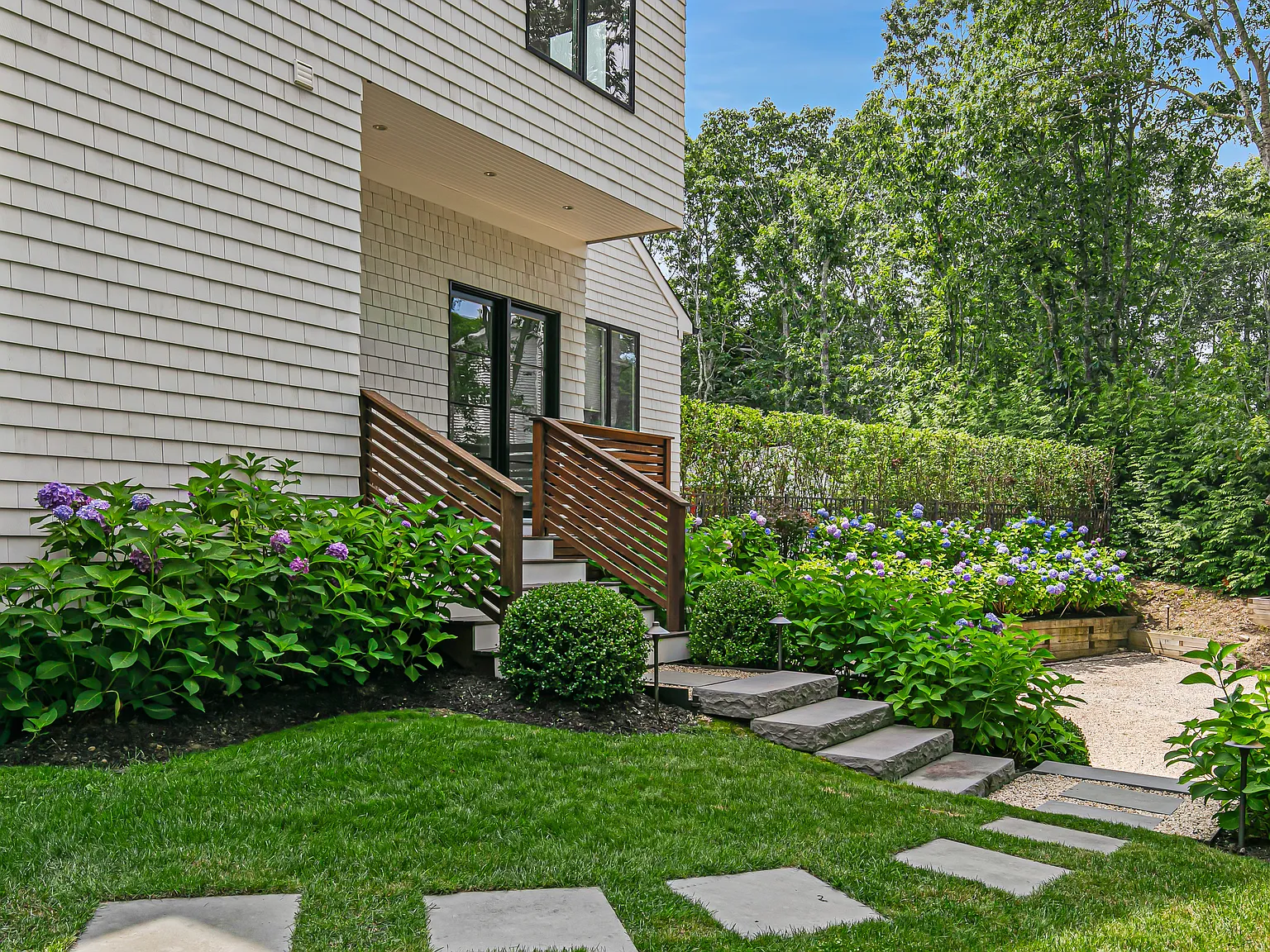 5 Bedroom Entertainer's Paradise — Photo 3