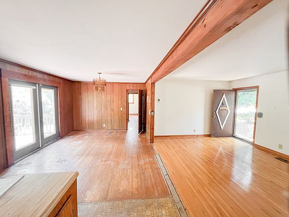 5th image of 158 Chippendale Dr