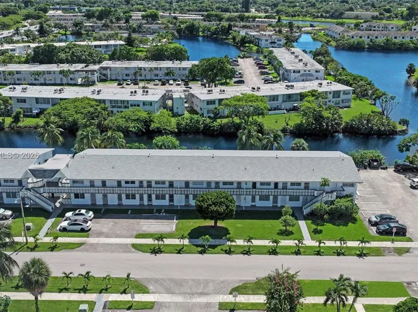 52 NE 204th St APT 8, Miami Gardens, FL 33179