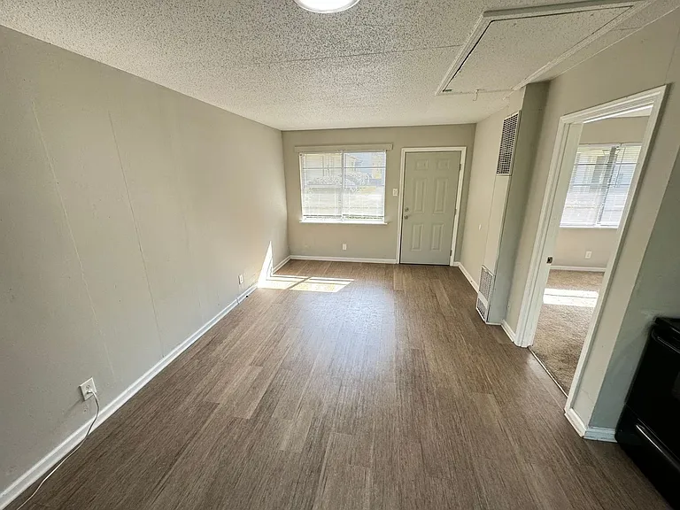 306 N Jackson St — Photo 6