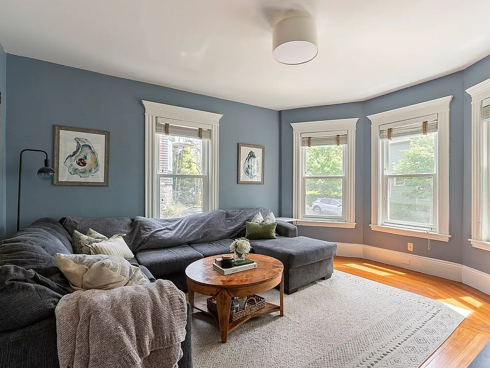 1st image of 39 Mellen St #1
