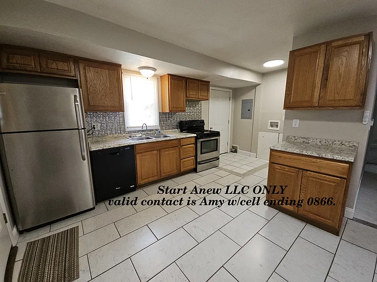 1043 Tabor Ave — Photo 4