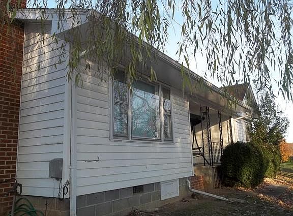 4th image of 700 Park St