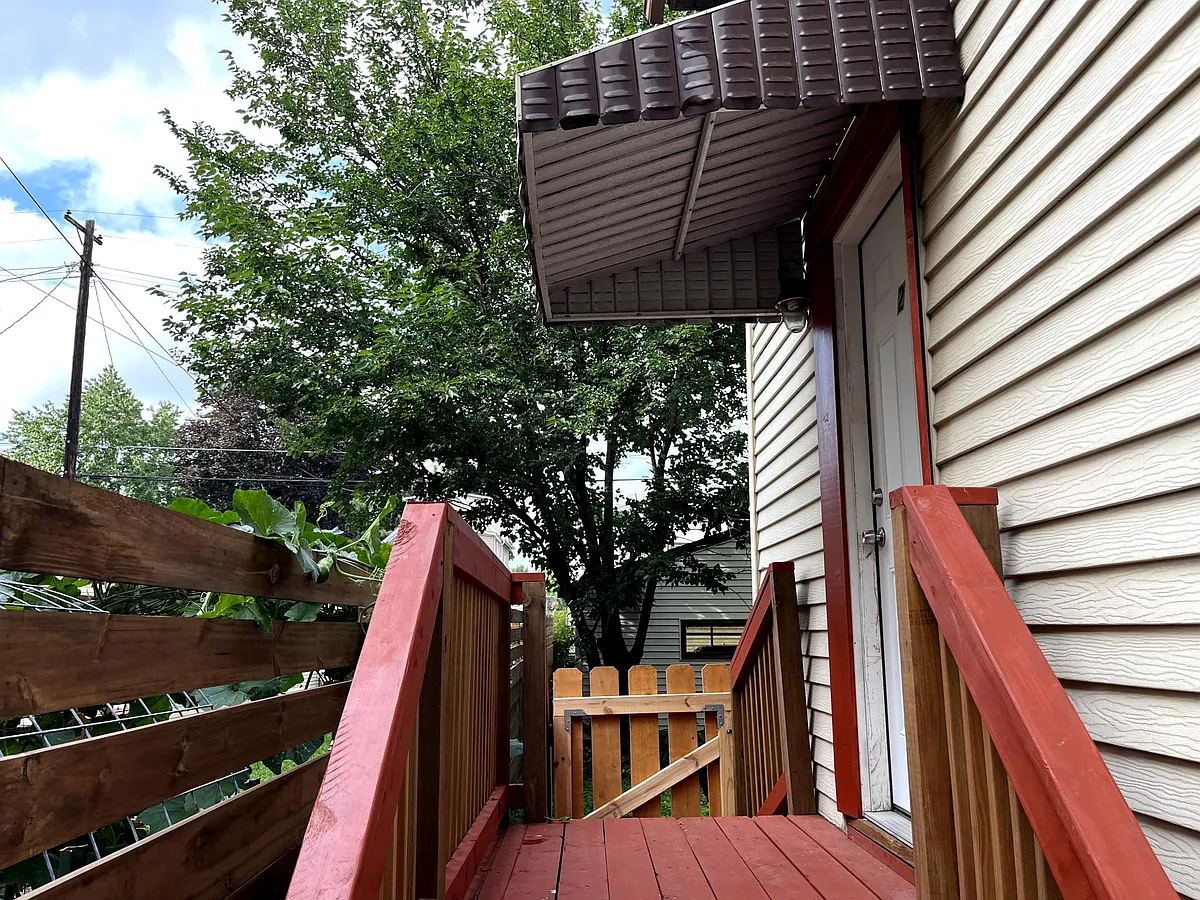 Entrance to upper unit - 867 Juno Ave #2
