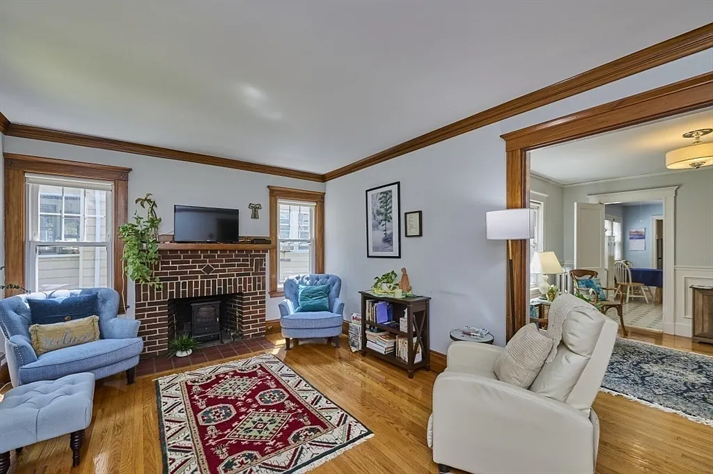 3 bed, 1.0 bath, 1150 sqft, $3,500 — Photo 3