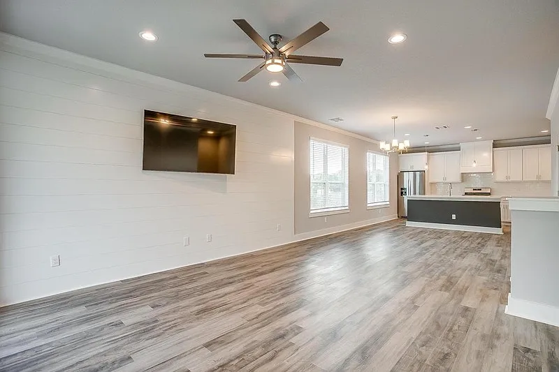 5 bed, 5.0 bath, 2428 sqft, $6,750 — Photo 4