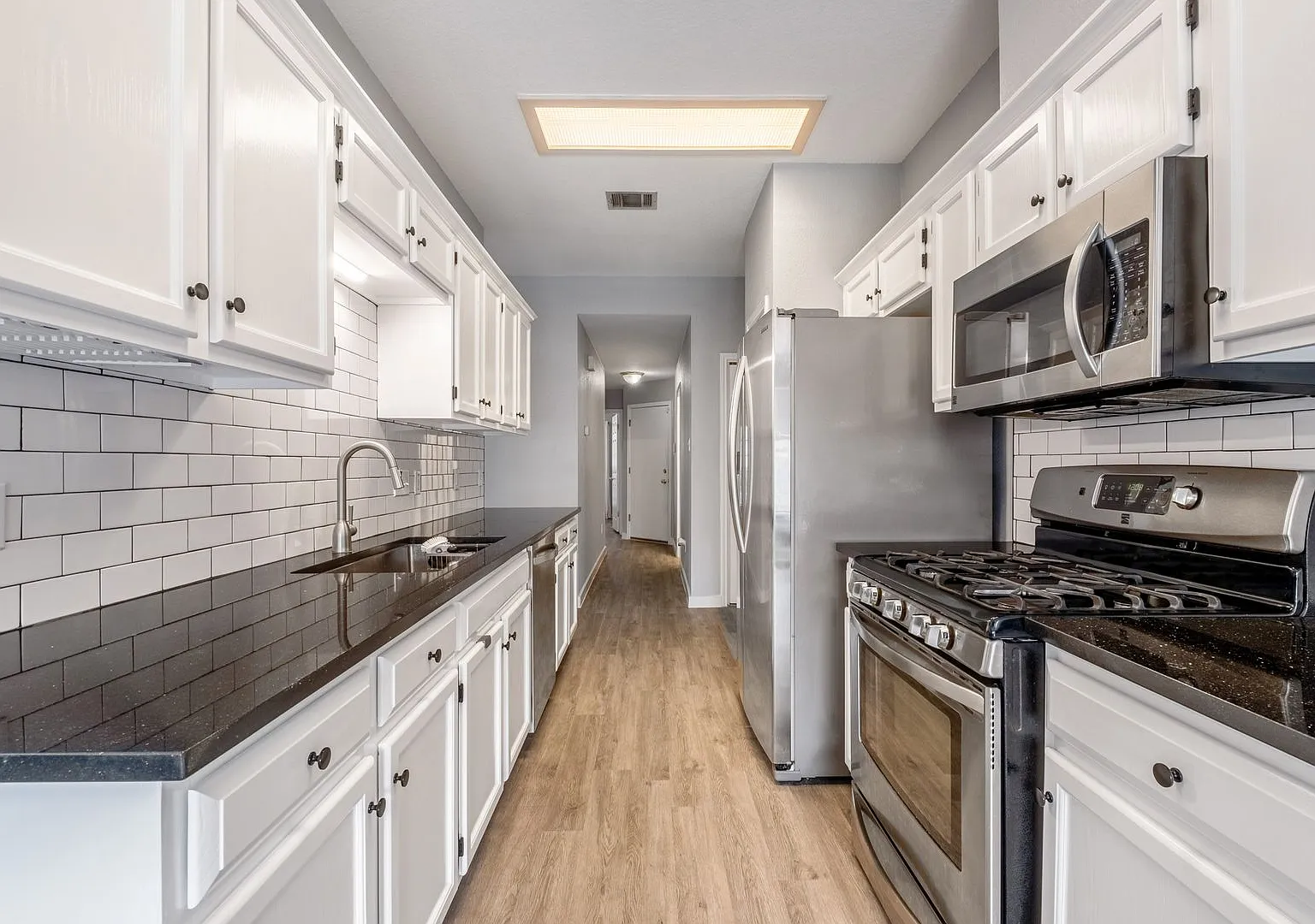 Imagine Coming Home to Comfort, Convenience & Style in North Austin! — Photo 2