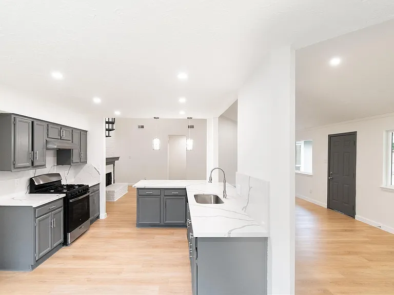 15707 Amapola Dr — Photo 16