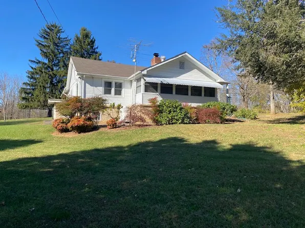 31 Queen Rd, Candler, NC 28715