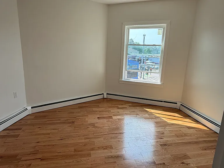 968 Broad St #3 — Photo 4