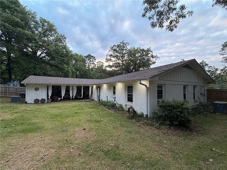 5858 Shadesview Dr — Photo 2