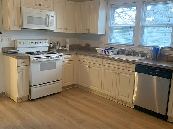 2nd image of 176 Canfield Ave Floor 3
