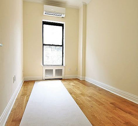 4th image of 130 W 75th St