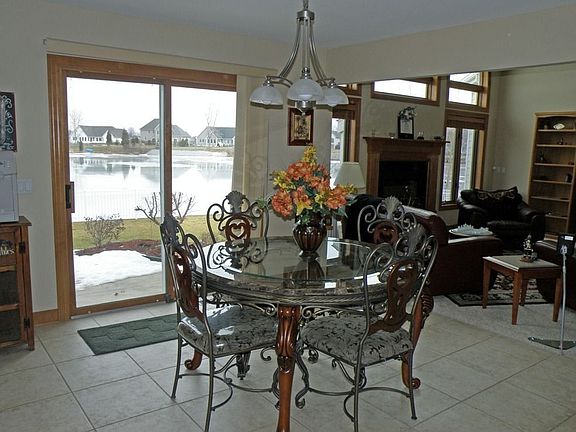 Kitchen eating area