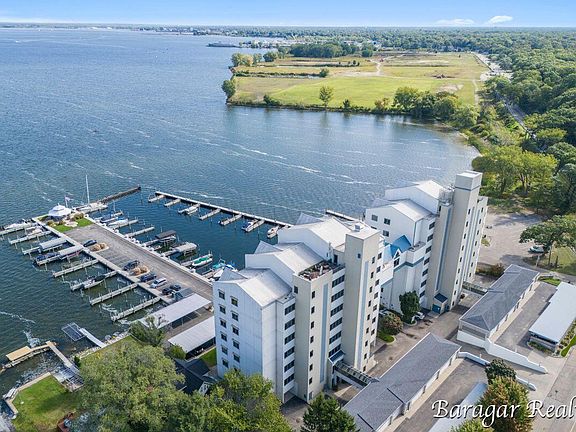 4th image of 2964 Lakeshore Dr Unit W201