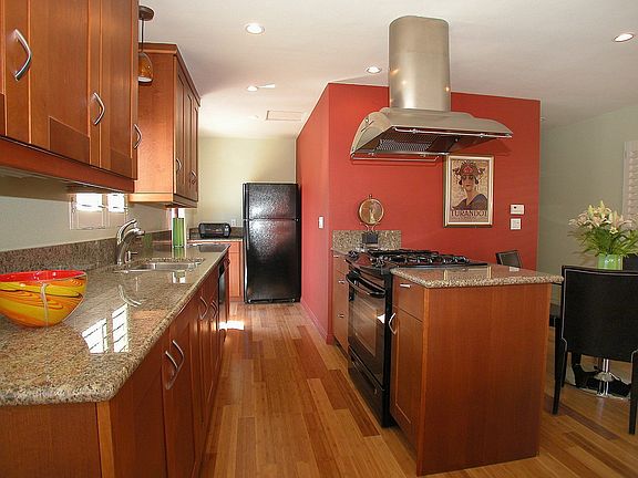 3rd image of 2932 Vancouver Ave