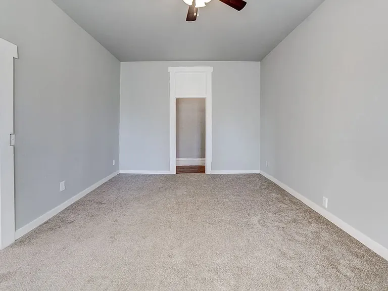 Park Apartments — Photo 6