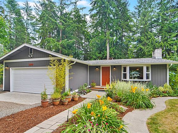 3rd image of 3902 Rainbow Ct NW