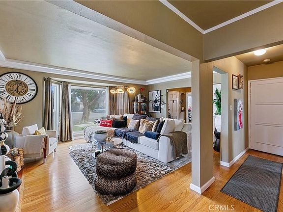 3rd image of 3907 Edgehill Dr