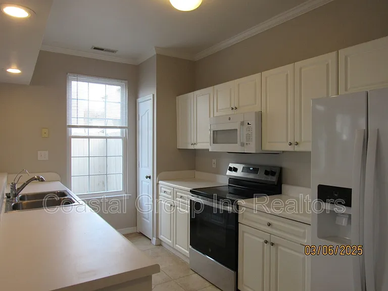 1538 Stillwood St — Photo 4
