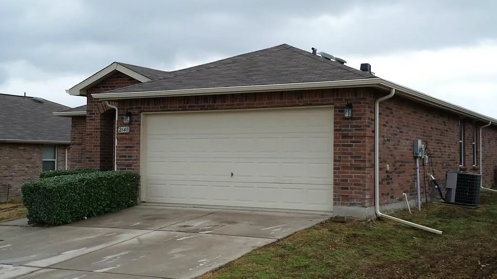 3 bed, 1892 sqft, $2,200 — Photo 2