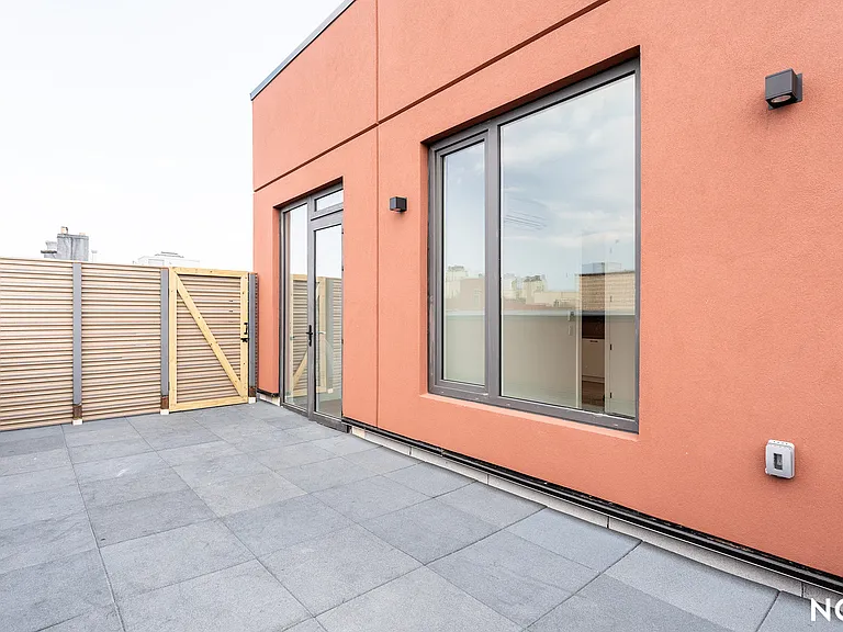 230 N 7th St #201 — Photo 15