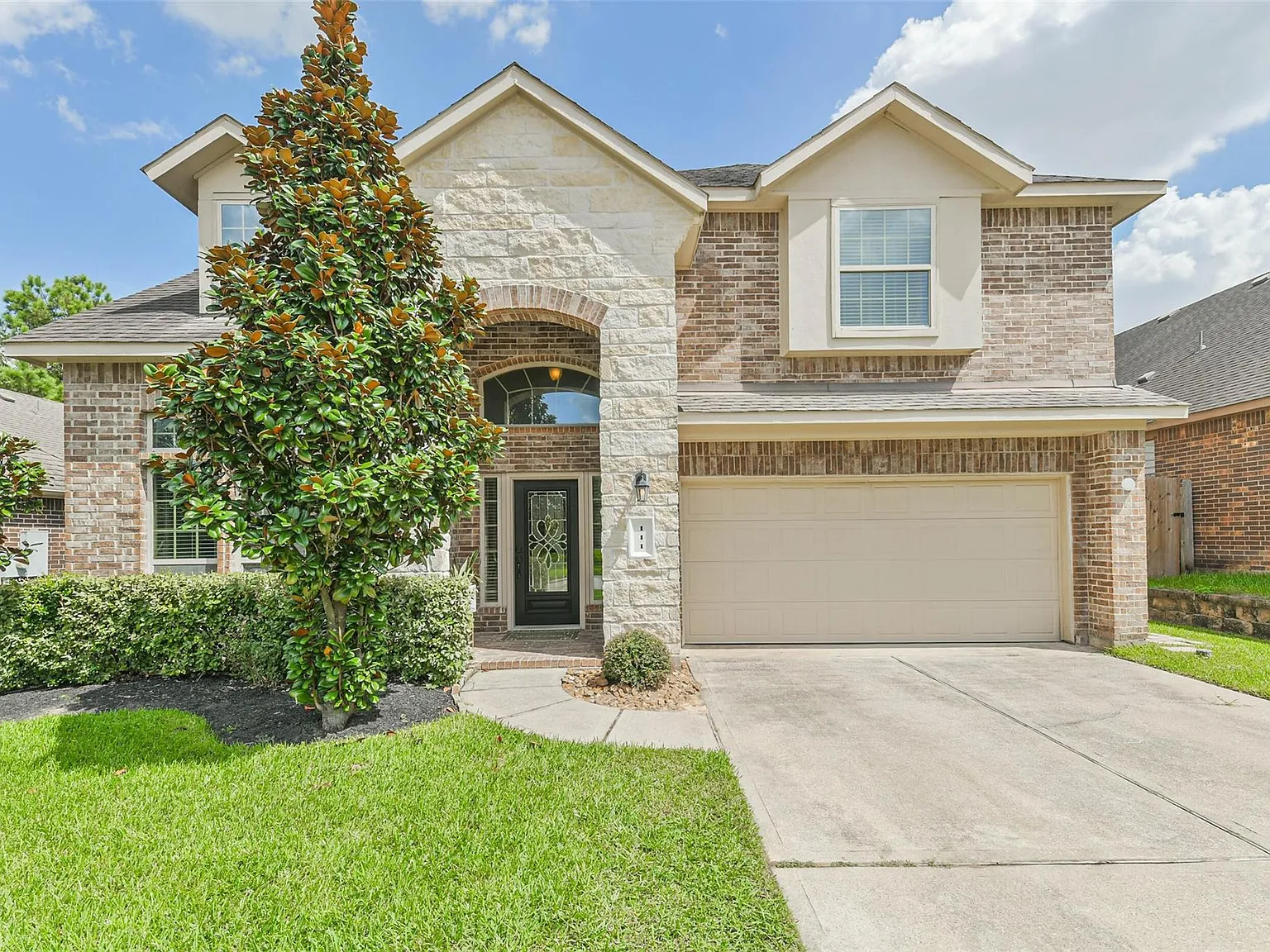 4 bed, 2.5 bath, 2910 sqft, $3,100 — Photo 1