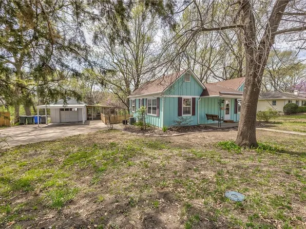 513 E Spruce St, Olathe, KS 66061