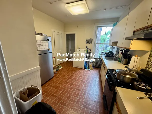 193-195 Strathmore Rd #11, Brighton, MA 02135