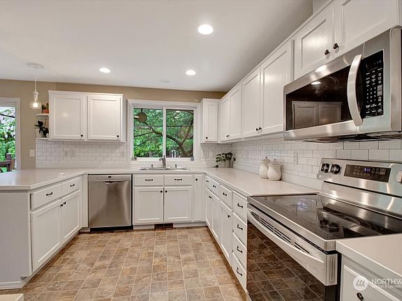 3rd image of 326 135th Avenue SE
