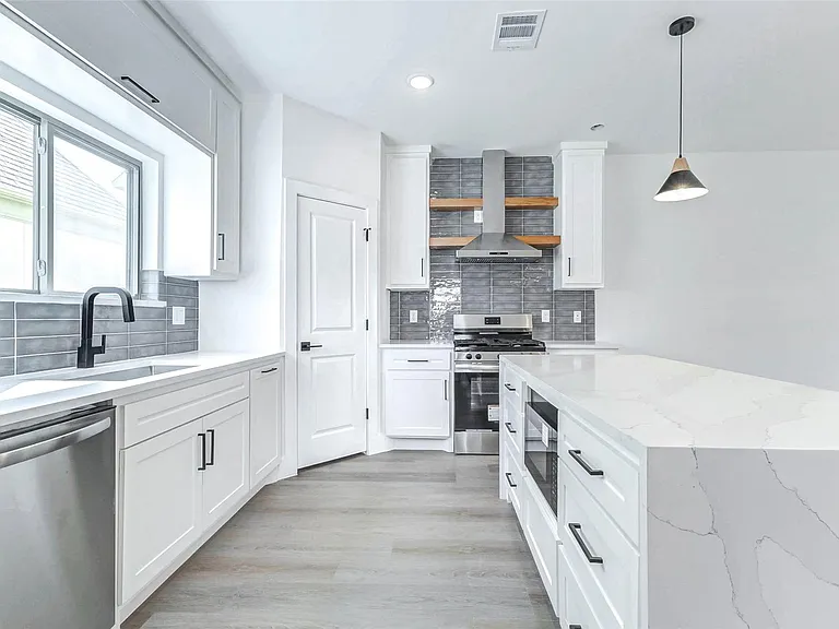 5638 Dolores St — Photo 8