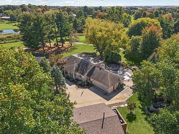 3rd image of 3325 Stoneybrook Dr