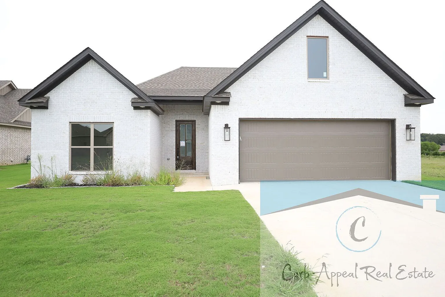 Luxury, recent construction 4 bed, 2 bath home - Brookland! Yard care included!! — Photo 1