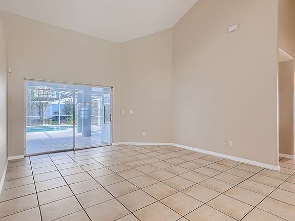 5th image of 212 Willow Bend Dr