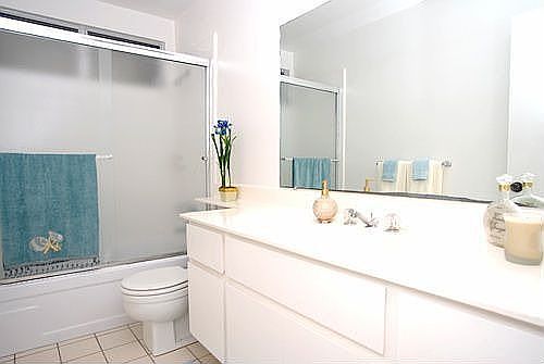 Main bath, with tiled flors