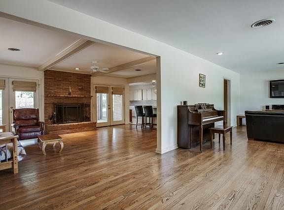 5th image of 2840 Whitewood Dr
