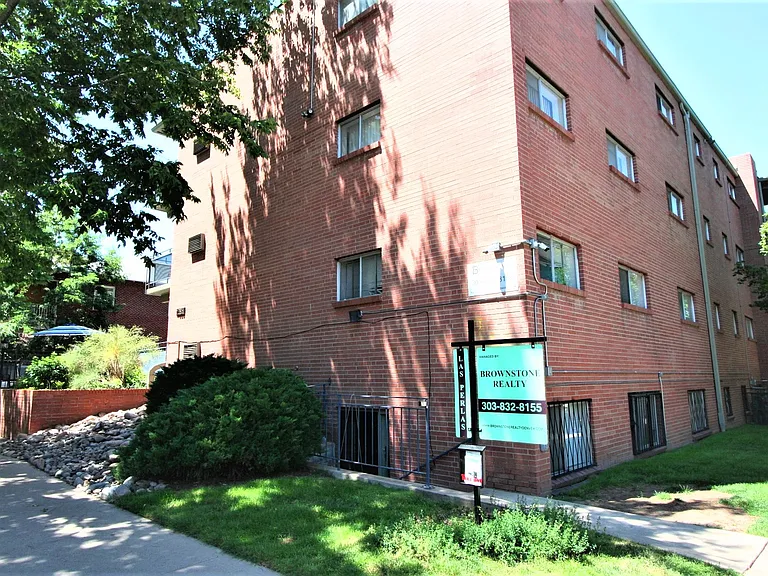205-1085 Pearl St #205 — Photo 1