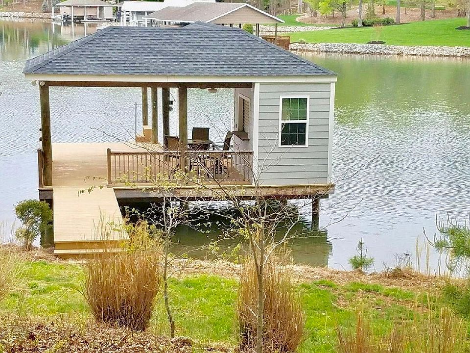 1st image of 17 Waverly Ct