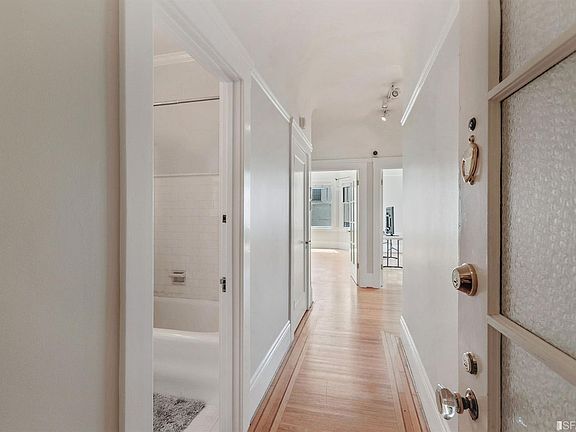 4th image of 1405 Greenwich St APT 4