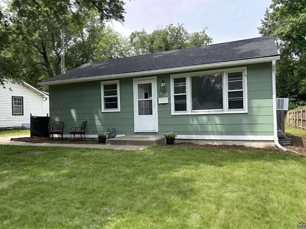 1813 SW McAlister Ave, Topeka, KS 66604