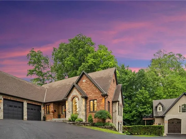 515 Hamilton Dr, Hamilton, ON L9G 2A9