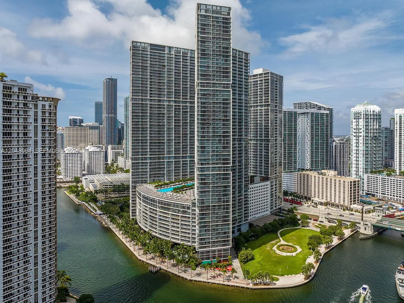 Iconbrickell Condo No 1 — Photo 4