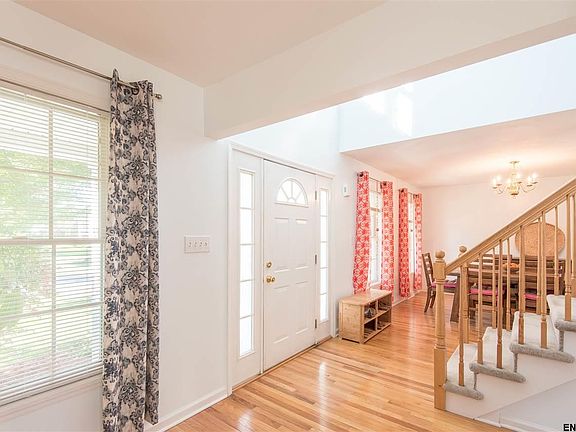3rd image of 27 Stony Brook Dr
